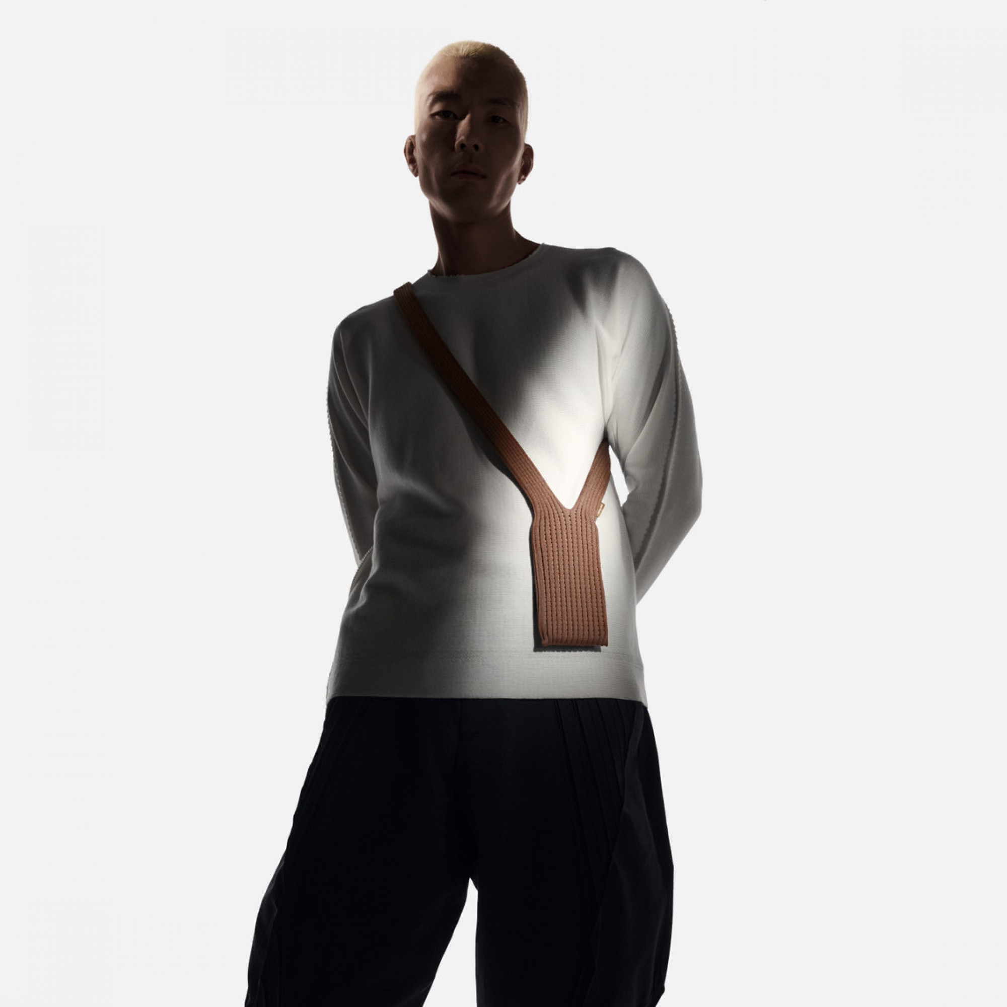 Аксесуар для захисту та комфортного використання iPhone Pocket by ISSEY MIYAKE - Long